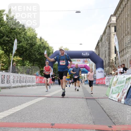 06.09.2026 - CURREX Alsterlauf Yannick Fuchs http://msf.ph/oto/10179763 06.09.2026 12:04:09 Ziel 1142, 1171, 1172, 1187, 1188, 1246 meine-sportfotos.de