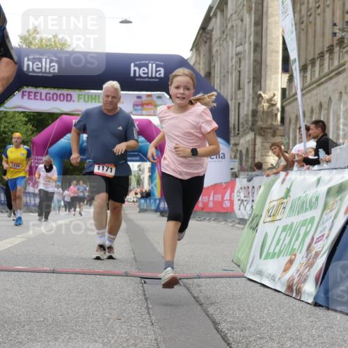 06.09.2026 - CURREX Alsterlauf Yannick Fuchs http://msf.ph/oto/10179809 06.09.2026 12:04:11 Ziel 1171, 1172, 1187, 1188, 1246 meine-sportfotos.de