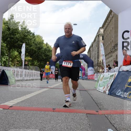 06.09.2026 - CURREX Alsterlauf Yannick Fuchs http://msf.ph/oto/10180034 06.09.2026 12:04:14 Ziel 1171, 1172, 1187, 1188, 1228, 1229 meine-sportfotos.de