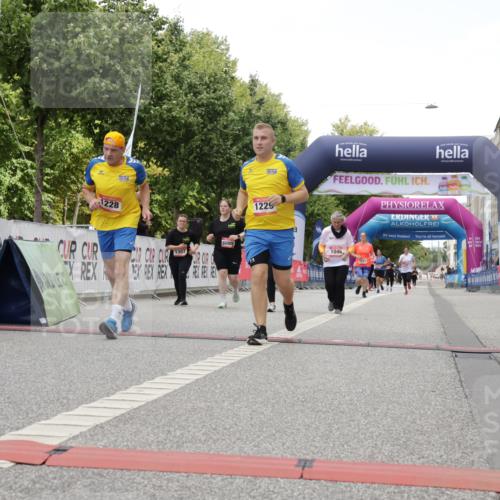 06.09.2026 - CURREX Alsterlauf Yannick Fuchs http://msf.ph/oto/10180124 06.09.2026 12:04:17 Ziel 1046, 1071, 1171, 1172, 1187, 1188, 1228, 1229, 1307 meine-sportfotos.de