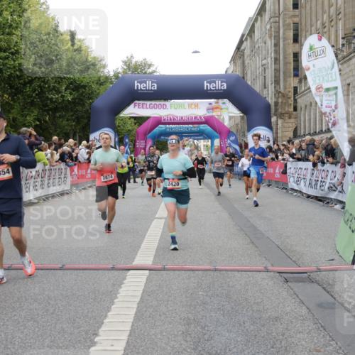 06.09.2026 - CURREX Alsterlauf Yannick Fuchs http://msf.ph/oto/10180222 06.09.2026 09:55:35 Ziel 2308, 2420, 2854, 2874, 3271, 3481, 3550, 4284, 4404, 4827, 4949, 5531, 5720, 6367, 8027 meine-sportfotos.de
