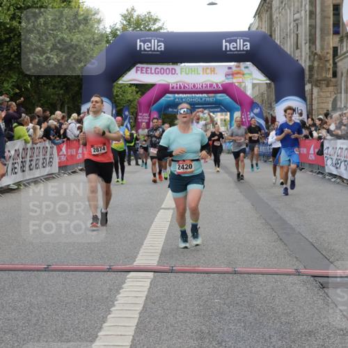 06.09.2026 - CURREX Alsterlauf Yannick Fuchs http://msf.ph/oto/10180243 06.09.2026 09:55:35 Ziel 2308, 2420, 2854, 2874, 3271, 3481, 3550, 4284, 4404, 4827, 4949, 5531, 5720, 6367, 8027 meine-sportfotos.de