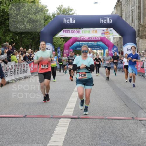 06.09.2026 - CURREX Alsterlauf Yannick Fuchs http://msf.ph/oto/10180266 06.09.2026 09:55:36 Ziel 2308, 2420, 2854, 2874, 3271, 3481, 3550, 3929, 4284, 4404, 4827, 4949, 4962, 5531, 5720, 6479, 8027, 8204 meine-sportfotos.de