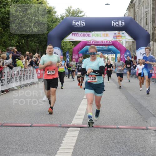06.09.2026 - CURREX Alsterlauf Yannick Fuchs http://msf.ph/oto/10180287 06.09.2026 09:55:36 Ziel 2308, 2420, 2854, 2874, 3271, 3481, 3550, 3929, 4284, 4404, 4827, 4949, 4962, 5531, 5720, 6479, 8027, 8204 meine-sportfotos.de