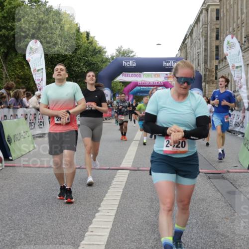 06.09.2026 - CURREX Alsterlauf Yannick Fuchs http://msf.ph/oto/10180508 06.09.2026 09:55:38 Ziel 2117, 2308, 2420, 2854, 2874, 3051, 3271, 3481, 3550, 3799, 3929, 4284, 4404, 4827, 4949, 4962, 5720, 6034, 6479, 8027, 8204 meine-sportfotos.de