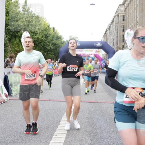 06.09.2026 - CURREX Alsterlauf Yannick Fuchs http://msf.ph/oto/10180554 06.09.2026 09:55:39 Ziel 2117, 2308, 2420, 2479, 2854, 2874, 3051, 3481, 3550, 3799, 3929, 4284, 4404, 4827, 4949, 4962, 5720, 6034, 6479, 8027, 8204 meine-sportfotos.de