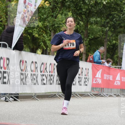 06.09.2026 - CURREX Alsterlauf Yannick Fuchs http://msf.ph/oto/10180653 06.09.2026 12:04:33 Ziel 1174, 1179 meine-sportfotos.de