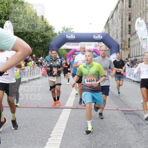 06.09.2026 - CURREX Alsterlauf Yannick Fuchs http://msf.ph/oto/10180664 06.09.2026 09:55:40 Ziel 2117, 2308, 2420, 2479, 2854, 2874, 3051, 3304, 3481, 3550, 3799, 3929, 4284, 4404, 4827, 4949, 4962, 6034, 6479, 8027, 8204 meine-sportfotos.de