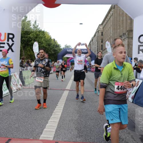 06.09.2026 - CURREX Alsterlauf Yannick Fuchs http://msf.ph/oto/10180827 06.09.2026 09:55:42 Ziel 2117, 2420, 2479, 2854, 2874, 3051, 3304, 3481, 3550, 3799, 3903, 3929, 4284, 4404, 4827, 4955, 4962, 5488, 6034, 6479, 8027, 8204 meine-sportfotos.de
