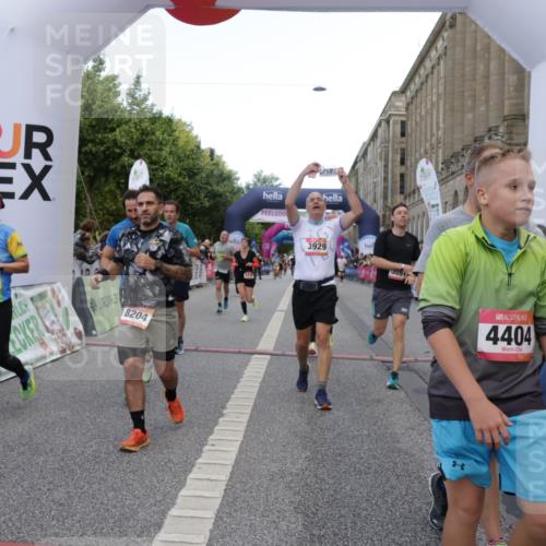 06.09.2026 - CURREX Alsterlauf Yannick Fuchs http://msf.ph/oto/10180848 06.09.2026 09:55:42 Ziel 2117, 2420, 2479, 2854, 2874, 3051, 3304, 3481, 3550, 3799, 3903, 3929, 4284, 4404, 4827, 4955, 4962, 5488, 6034, 6479, 8027, 8204 meine-sportfotos.de