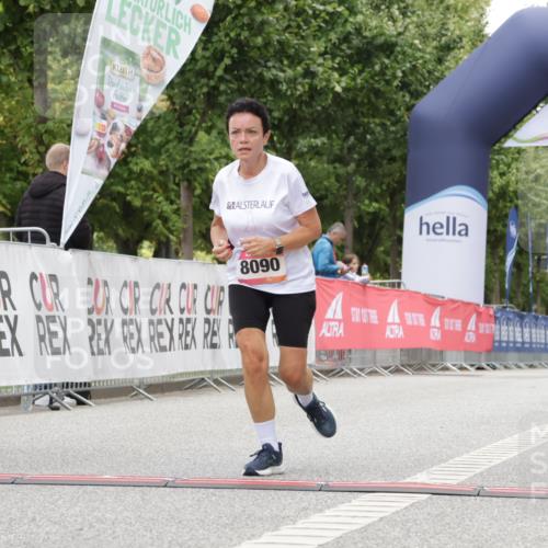 06.09.2026 - CURREX Alsterlauf Yannick Fuchs http://msf.ph/oto/10180888 06.09.2026 12:04:44 Ziel 1109, 1110, 8090 meine-sportfotos.de
