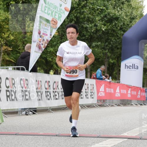 06.09.2026 - CURREX Alsterlauf Yannick Fuchs http://msf.ph/oto/10180922 06.09.2026 12:04:44 Ziel 1109, 1110, 8090 meine-sportfotos.de