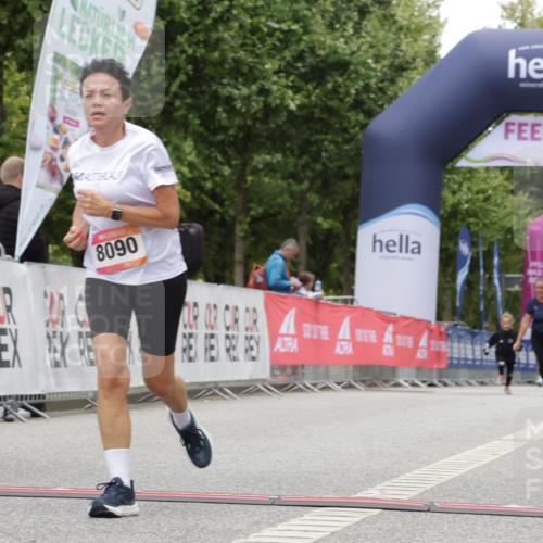 06.09.2026 - CURREX Alsterlauf Yannick Fuchs http://msf.ph/oto/10180950 06.09.2026 12:04:45 Ziel 1109, 1110, 1199, 8090 meine-sportfotos.de