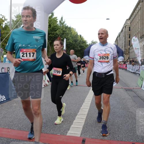 06.09.2026 - CURREX Alsterlauf Yannick Fuchs http://msf.ph/oto/10181008 06.09.2026 09:55:44 Ziel 2117, 2479, 2874, 3051, 3304, 3481, 3799, 3902, 3903, 3929, 4284, 4404, 4827, 4865, 4955, 4961, 4962, 5488, 6034, 6479, 8027, 8204 meine-sportfotos.de