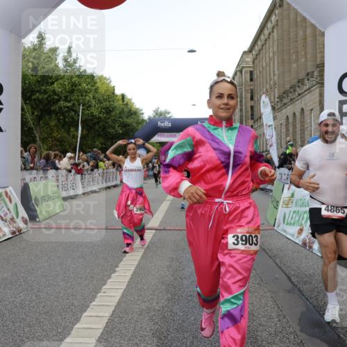 06.09.2026 - CURREX Alsterlauf Yannick Fuchs http://msf.ph/oto/10181369 06.09.2026 09:55:49 Ziel 2117, 2277, 2479, 3051, 3304, 3799, 3902, 3903, 4190, 4463, 4865, 4955, 4961, 5488, 6034, 6400, 8259 meine-sportfotos.de