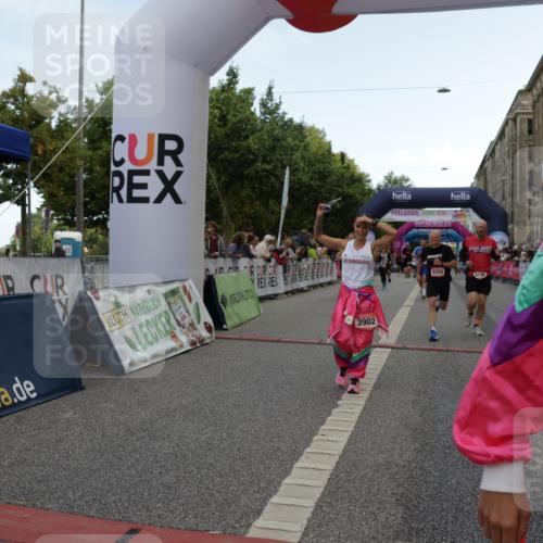 06.09.2026 - CURREX Alsterlauf Yannick Fuchs http://msf.ph/oto/10181413 06.09.2026 09:55:50 Ziel 2117, 2277, 2479, 3304, 3799, 3902, 3903, 4190, 4463, 4627, 4865, 4955, 4961, 5488, 6400, 8086, 8259 meine-sportfotos.de