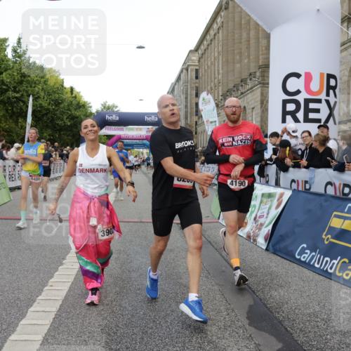 06.09.2026 - CURREX Alsterlauf Yannick Fuchs http://msf.ph/oto/10181513 06.09.2026 09:55:51 Ziel 2277, 2479, 3304, 3902, 3903, 4190, 4434, 4463, 4627, 4865, 4955, 4961, 5484, 5488, 6400, 8086, 8259 meine-sportfotos.de