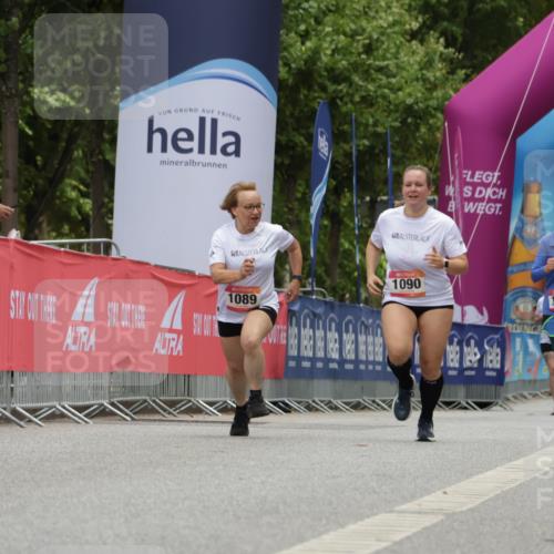 06.09.2026 - CURREX Alsterlauf Yannick Fuchs http://msf.ph/oto/10181555 06.09.2026 12:05:17 Ziel 1089, 1090 meine-sportfotos.de