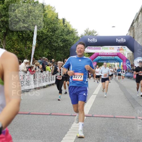 06.09.2026 - CURREX Alsterlauf Yannick Fuchs http://msf.ph/oto/10181639 06.09.2026 09:55:53 Ziel 2239, 2277, 3902, 3903, 4190, 4434, 4463, 4627, 4865, 4955, 4961, 5484, 5488, 6400, 8086, 8259 meine-sportfotos.de