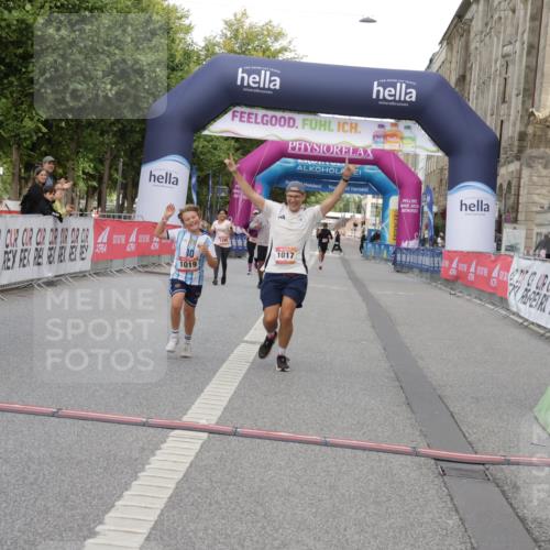 06.09.2026 - CURREX Alsterlauf Yannick Fuchs http://msf.ph/oto/10181882 06.09.2026 12:09:32 Ziel 1017, 1019 meine-sportfotos.de