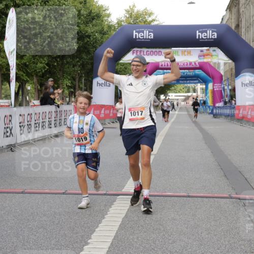 06.09.2026 - CURREX Alsterlauf Yannick Fuchs http://msf.ph/oto/10181925 06.09.2026 12:09:34 Ziel 1017, 1019 meine-sportfotos.de