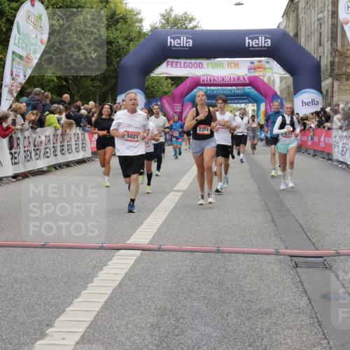 06.09.2026 - CURREX Alsterlauf Yannick Fuchs http://msf.ph/oto/10181993 06.09.2026 09:55:59 Ziel 2239, 2277, 2372, 2516, 2626, 2641, 3411, 3636, 4135, 4262, 4434, 4463, 4627, 5021, 5484, 6032, 6301, 6313, 8086, 8211, 8338 meine-sportfotos.de