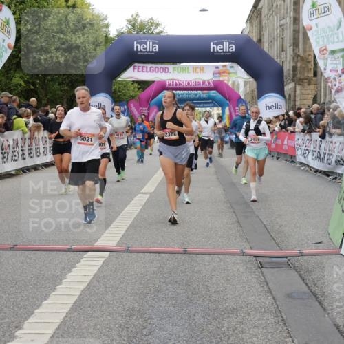 06.09.2026 - CURREX Alsterlauf Yannick Fuchs http://msf.ph/oto/10182046 06.09.2026 09:55:59 Ziel 2239, 2277, 2372, 2516, 2626, 2641, 3411, 3636, 4135, 4262, 4434, 4463, 4627, 5021, 5484, 6032, 6301, 6313, 8086, 8211, 8338 meine-sportfotos.de