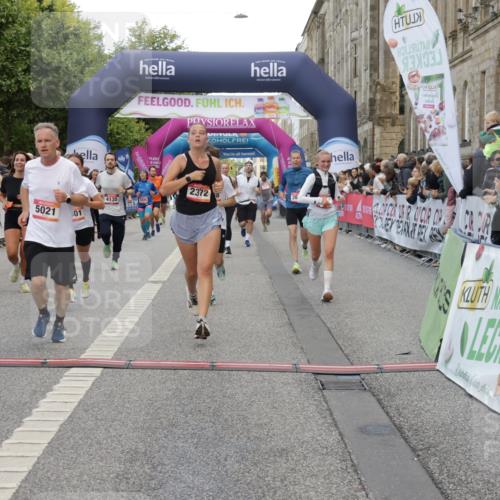 06.09.2026 - CURREX Alsterlauf Yannick Fuchs http://msf.ph/oto/10182096 06.09.2026 09:55:59 Ziel 2239, 2277, 2372, 2516, 2626, 2641, 3411, 3636, 4135, 4262, 4434, 4463, 4627, 5021, 5484, 6032, 6301, 6313, 8086, 8211, 8338 meine-sportfotos.de
