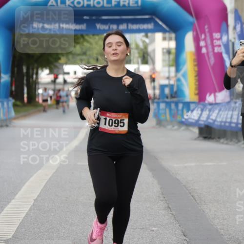 06.09.2026 - CURREX Alsterlauf Yannick Fuchs http://msf.ph/oto/10182102 06.09.2026 12:09:49 Ziel 1095, 1150, 1209 meine-sportfotos.de