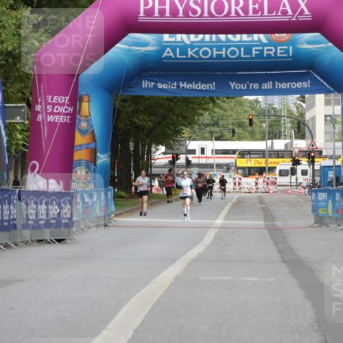 06.09.2026 - CURREX Alsterlauf Yannick Fuchs http://msf.ph/oto/10182259 06.09.2026 12:10:04 Ziel  meine-sportfotos.de