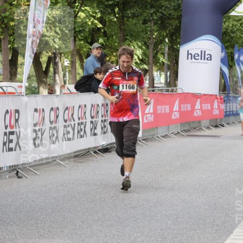06.09.2026 - CURREX Alsterlauf Yannick Fuchs http://msf.ph/oto/10182410 06.09.2026 12:10:56 Ziel 1166, 1168, 1331 meine-sportfotos.de