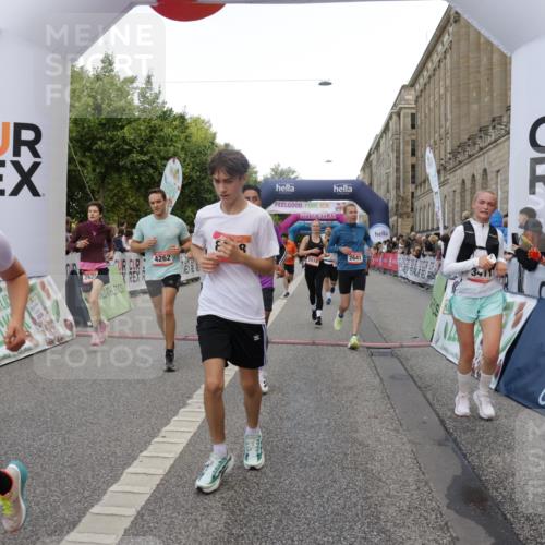 06.09.2026 - CURREX Alsterlauf Yannick Fuchs http://msf.ph/oto/10182417 06.09.2026 09:56:03 Ziel 2239, 2372, 2516, 2626, 2641, 2805, 3225, 3411, 3636, 3830, 4135, 4262, 4434, 4809, 5021, 5085, 5484, 6032, 6301, 6313, 8211, 8338 meine-sportfotos.de