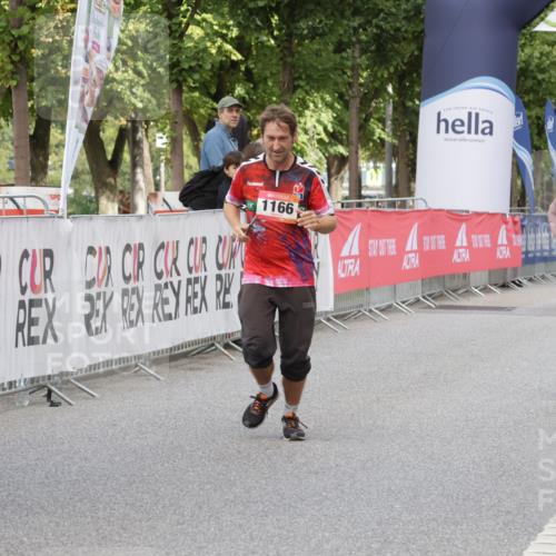 06.09.2026 - CURREX Alsterlauf Yannick Fuchs http://msf.ph/oto/10182433 06.09.2026 12:10:56 Ziel 1166, 1168, 1331 meine-sportfotos.de