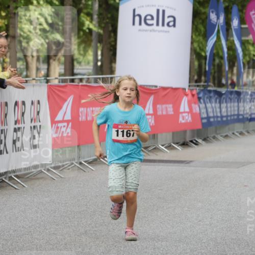 06.09.2026 - CURREX Alsterlauf Yannick Fuchs http://msf.ph/oto/10182511 06.09.2026 12:11:03 Ziel 1166, 1167, 1168 meine-sportfotos.de
