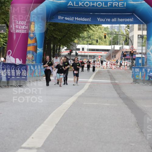 06.09.2026 - CURREX Alsterlauf Yannick Fuchs http://msf.ph/oto/10182585 06.09.2026 12:11:17 Ziel  meine-sportfotos.de