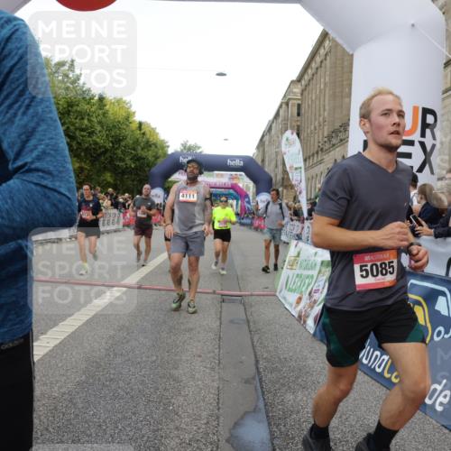 06.09.2026 - CURREX Alsterlauf Yannick Fuchs http://msf.ph/oto/10182998 06.09.2026 09:56:10 Ziel 2171, 2516, 2548, 2626, 2641, 2805, 3225, 3571, 3636, 3830, 4111, 4135, 4262, 4365, 4809, 5085, 5095, 5206, 6170, 8105, 8170 meine-sportfotos.de