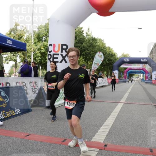 06.09.2026 - CURREX Alsterlauf Yannick Fuchs http://msf.ph/oto/10183089 06.09.2026 12:11:52 Ziel 1122, 1196, 1245, 1308, 1309 meine-sportfotos.de