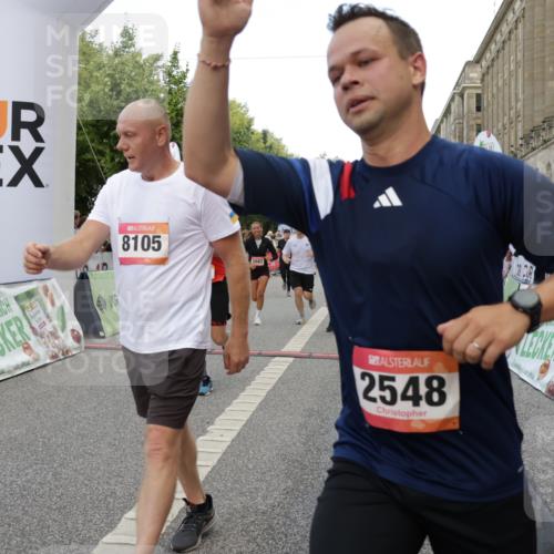 06.09.2026 - CURREX Alsterlauf Yannick Fuchs http://msf.ph/oto/10183375 06.09.2026 09:56:15 Ziel 2085, 2171, 2548, 3486, 3571, 4111, 4365, 4715, 5085, 5095, 5206, 5682, 6170, 6416, 6441, 8105, 8170 meine-sportfotos.de