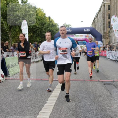 06.09.2026 - CURREX Alsterlauf Yannick Fuchs http://msf.ph/oto/10183490 06.09.2026 09:56:17 Ziel 2085, 2171, 2548, 3486, 3571, 4365, 4715, 5095, 5206, 5682, 5841, 6170, 6416, 6441, 8105 meine-sportfotos.de