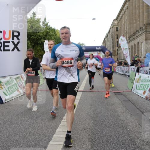 06.09.2026 - CURREX Alsterlauf Yannick Fuchs http://msf.ph/oto/10183583 06.09.2026 09:56:18 Ziel 2085, 2171, 2548, 3486, 3571, 4057, 4365, 4715, 5206, 5682, 5841, 6416, 6441, 8105, 8134 meine-sportfotos.de