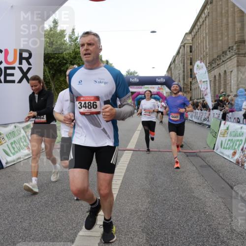 06.09.2026 - CURREX Alsterlauf Yannick Fuchs http://msf.ph/oto/10183601 06.09.2026 09:56:18 Ziel 2085, 2171, 2548, 3486, 3571, 4057, 4365, 4715, 5206, 5682, 5841, 6416, 6441, 8105, 8134 meine-sportfotos.de