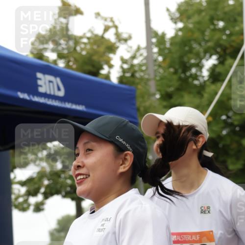 06.09.2026 - CURREX Alsterlauf Yannick Fuchs http://msf.ph/oto/10183721 06.09.2026 12:13:43 Ziel 1109, 1110 meine-sportfotos.de