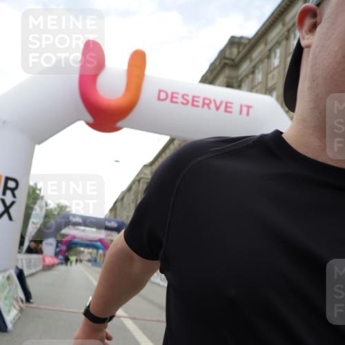 06.09.2026 - CURREX Alsterlauf Yannick Fuchs http://msf.ph/oto/10183744 06.09.2026 12:18:03 Ziel 1306 meine-sportfotos.de