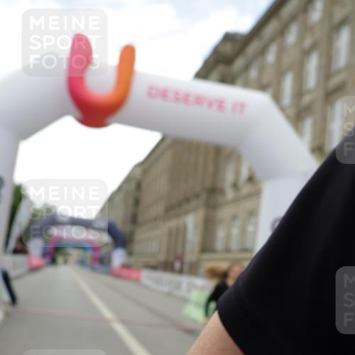 06.09.2026 - CURREX Alsterlauf Yannick Fuchs http://msf.ph/oto/10183750 06.09.2026 12:18:03 Ziel 1306 meine-sportfotos.de