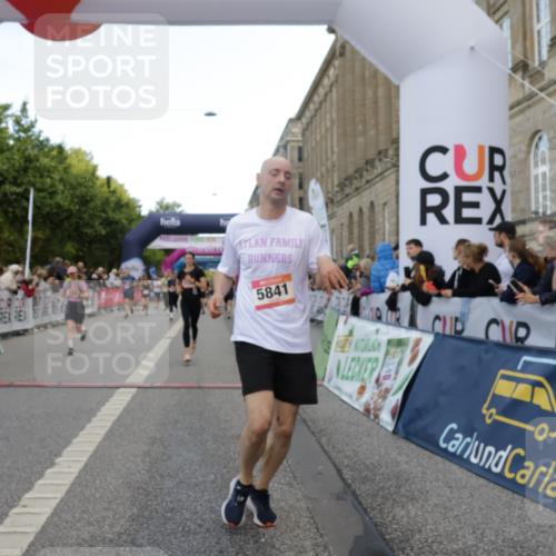 06.09.2026 - CURREX Alsterlauf Yannick Fuchs http://msf.ph/oto/10183871 06.09.2026 09:56:22 Ziel 2085, 2341, 3486, 3571, 3577, 4057, 4715, 5332, 5682, 5841, 6416, 6441, 8134 meine-sportfotos.de