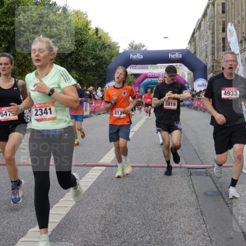 06.09.2026 - CURREX Alsterlauf Yannick Fuchs http://msf.ph/oto/10184442 06.09.2026 09:56:28 Ziel 2188, 2341, 2620, 3116, 3577, 4057, 4933, 5332, 5473, 5586, 5807, 5841, 8131, 8134 meine-sportfotos.de
