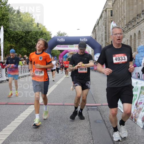 06.09.2026 - CURREX Alsterlauf Yannick Fuchs http://msf.ph/oto/10184486 06.09.2026 09:56:28 Ziel 2188, 2341, 2620, 3116, 3577, 4057, 4933, 5332, 5473, 5586, 5807, 5841, 8131, 8134 meine-sportfotos.de