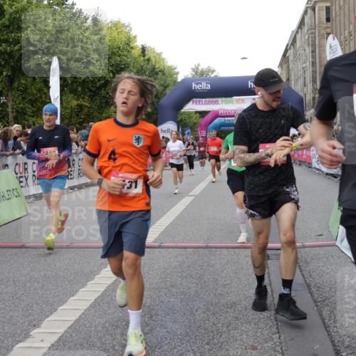 06.09.2026 - CURREX Alsterlauf Yannick Fuchs http://msf.ph/oto/10184538 06.09.2026 09:56:29 Ziel 2188, 2341, 2620, 3116, 3577, 4057, 4059, 4933, 5332, 5473, 5586, 5807, 8131, 8134 meine-sportfotos.de