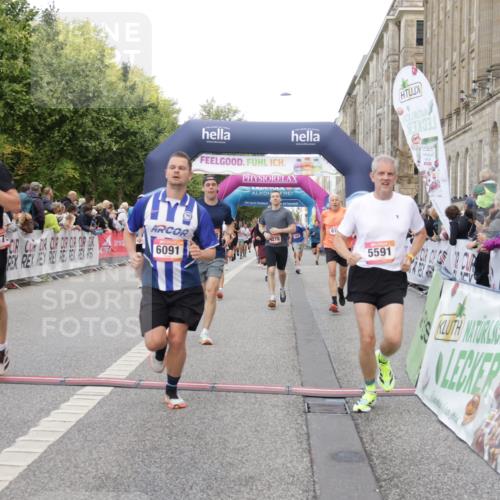 06.09.2026 - CURREX Alsterlauf Yannick Fuchs http://msf.ph/oto/10185264 06.09.2026 09:56:37 Ziel 2338, 2620, 3116, 3365, 4059, 4088, 4278, 4575, 5026, 5591, 5708, 5848, 6091, 6164, 6269, 8132 meine-sportfotos.de