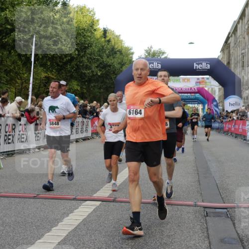 06.09.2026 - CURREX Alsterlauf Yannick Fuchs http://msf.ph/oto/10185568 06.09.2026 09:56:40 Ziel 2338, 2647, 2648, 3116, 3365, 3606, 4059, 4088, 4278, 4575, 5011, 5026, 5411, 5412, 5413, 5414, 5591, 5708, 5848, 6048, 6091, 6164, 6269, 8080, 8132 meine-sportfotos.de